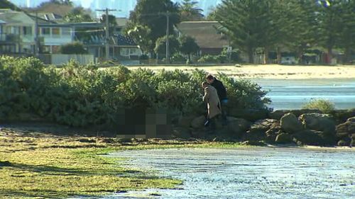 Detectives inspect the body. (9NEWS)