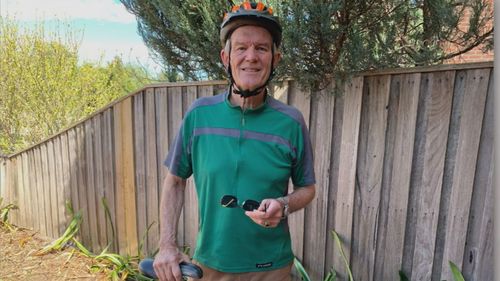 Le cycliste de Melbourne Christiaan Nyssen a dû subir une intervention chirurgicale majeure après avoir été frappé et picoré dans l'œil lors d'un trajet à Yarrawonga en 2021. Le patient s'est complètement rétabli, grâce au travail acharné du chirurgien ophtalmologiste des francs-maçons d'Epworth, le Dr Elvis Ojaimi, qui a implanté un implant importé. iris et lentille prothétiques pour réparer l'œil endommagé.