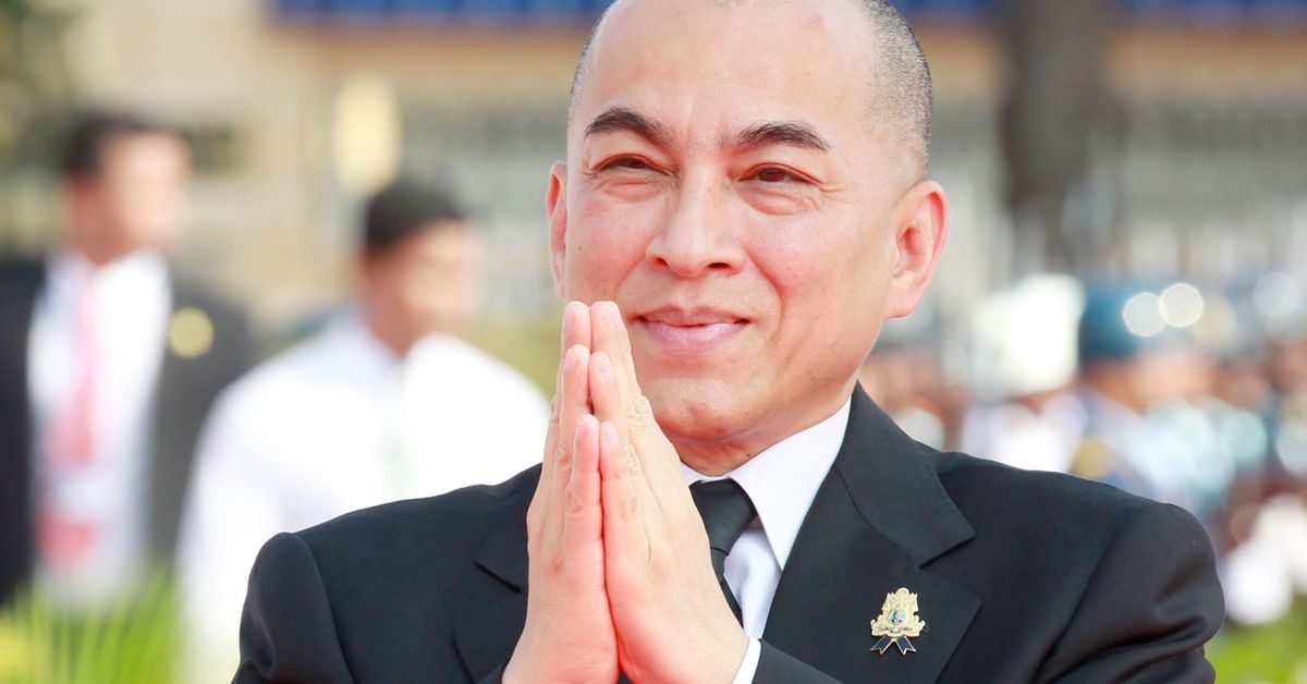 Премьер министр короли. Нородом Сиамони. Нородом Сиамони Король Камбоджи. Камбоджа Нородом Сихамони. Нородом Сиамони 2022.