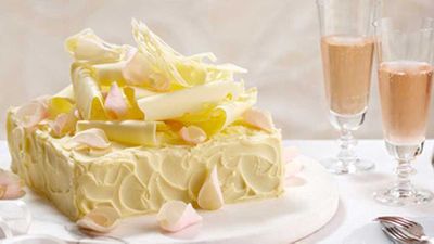<a href="http://kitchen.nine.com.au/2016/05/16/16/45/white-wedding-mud-cake" target="_top">White wedding mud cake</a> - Great Expectations