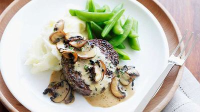 <strong>Pepper steaks with mushroom sauce and creamy mash</strong>