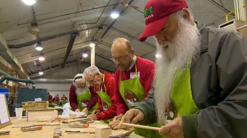 In Santa class, the Santas now learn everything from Facebook to marketing and sign language. (9NEWS)