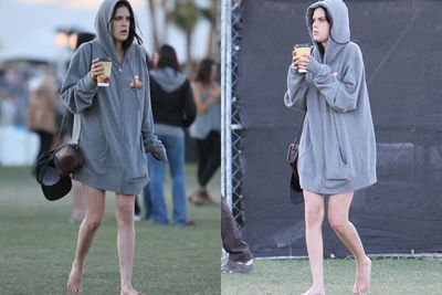 Tallulah Willis might have forgotten her pants... but at least she's got her coffee and a hat #priorities