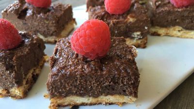 Recipe: <a href="http://kitchen.nine.com.au/2017/06/27/10/53/benvys-not-snickers-slice" target="_top" draggable="false">b.envy not-Snickers raw, vegan slice</a>