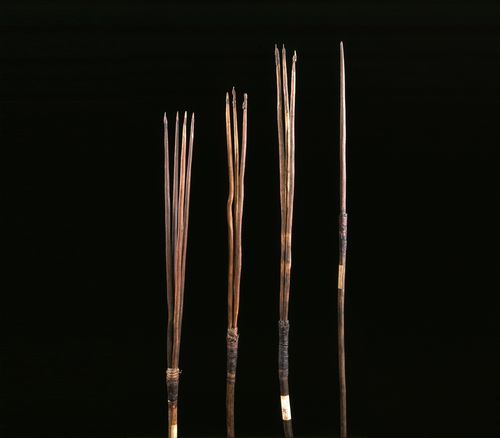 Les quatre lances survivantes de la collection MAA, MAA D 1914.1, D 1914.2, D 1914.3, D 1914.4