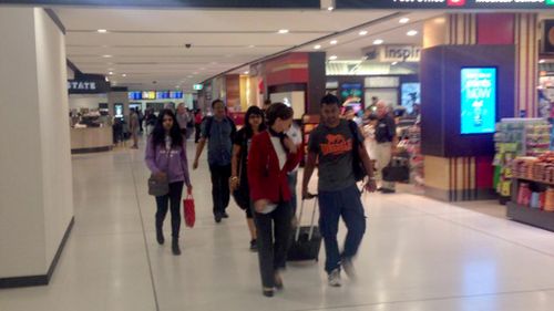 Myuran Sukumaran's family at Sydney airport preparing to fly to Bali. (9NEWS)