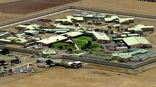 Victorian prison inmate threatens to set himself on fire