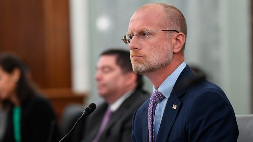 Brendan Carr afirma confiar en "Medios heredados" organizaciones ha disminuido.