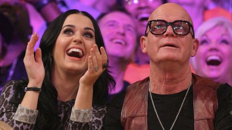 Katy Perry (left) and her father Keith Hudson (right) watching a basketball game at the Staples Centre in LA.