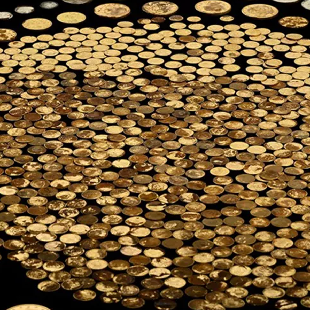 Man discovers hundreds of gold coins buried in his Kentucky cornfield that  could be worth millions