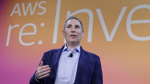 O presidente e CEO da Amazon, Andy Jassy, ​​admite que a empresa avançará em direção a um maior uso de IA nos próximos anos.