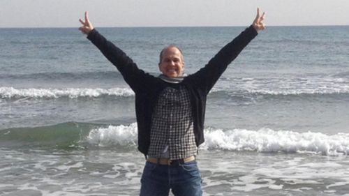 Freed Peter Greste takes to Twitter, says he's flying home 'shortly'