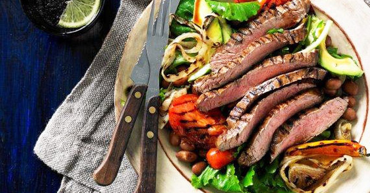 Fiesta skirt steak salad with chargrilled vegetables - 9Kitchen