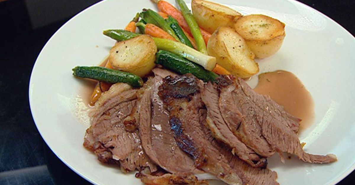 Roasted leg of spring lamb with a panache of vegetables - 9Kitchen