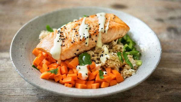 Salmon sushi bowl