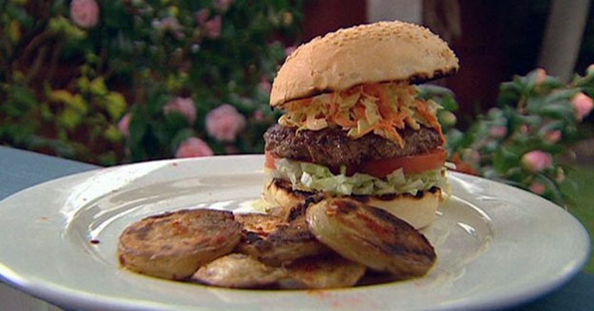 Classic american burger with chilli potatoes - 9Kitchen