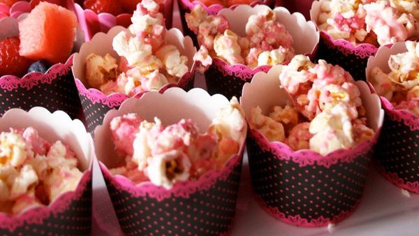 Pretty pink popcorn: melted white chocolate and a sprinkle of coloured sugar. Easy.