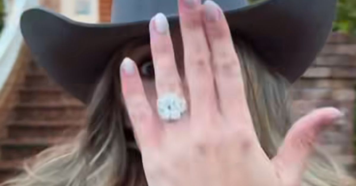 Country music star announces her engagement