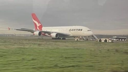 Qantas passengers say they have been left in the dark after their flight was diverted due to a fault in the cockpit.
