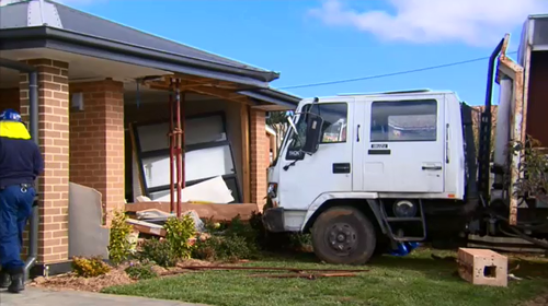 A truck crashed in to a home in Crookwell, NSW. (9NEWS)