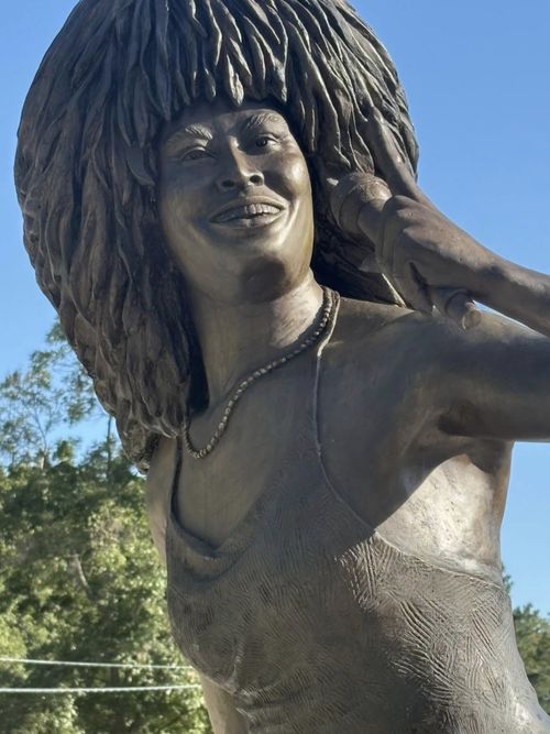 TINA TURNER STATUE