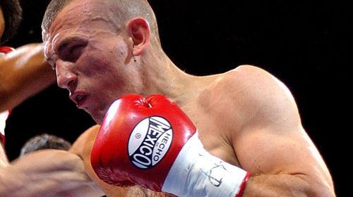 Boxer Ahmed Elomar fighting Denchai Tiabkoon of Thailand in 2005. (AAP)