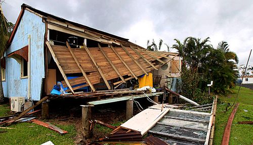 Cyclone Debbie: Insurers gear up for storm's clean-up bills