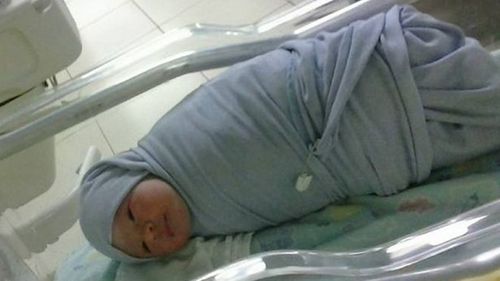 The parents had a photo of their newborn immediately after birth. (MCE TV)