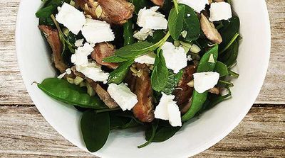 Atkins low-carb spring pea and mint salad with chargrilled chicken