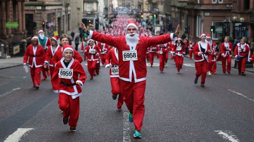 Thousands of people took part in the Santa charity race in Glasgow, Scotland. (AAP)