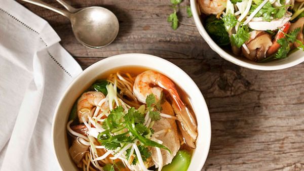 Asian chicken & prawn long soup