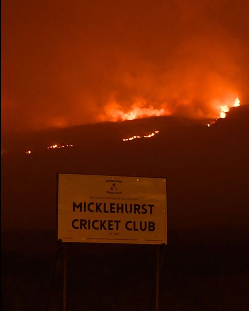 The British army has been put on standby as a wildlife in England continues to rage.
Helicopters have been deployed to drop water on flames as high as 6m on Saddleworth Moor outside Manchester.
