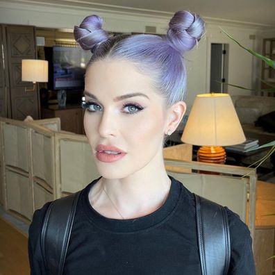 Kelly Osbourne looks completely different in a new photo.