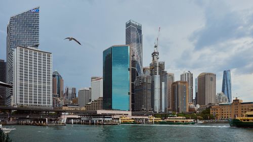 Sydney and parts of NSW face up to a week of rain showers and thunderstorms ﻿for the first week back to work, after a heatwave ended.