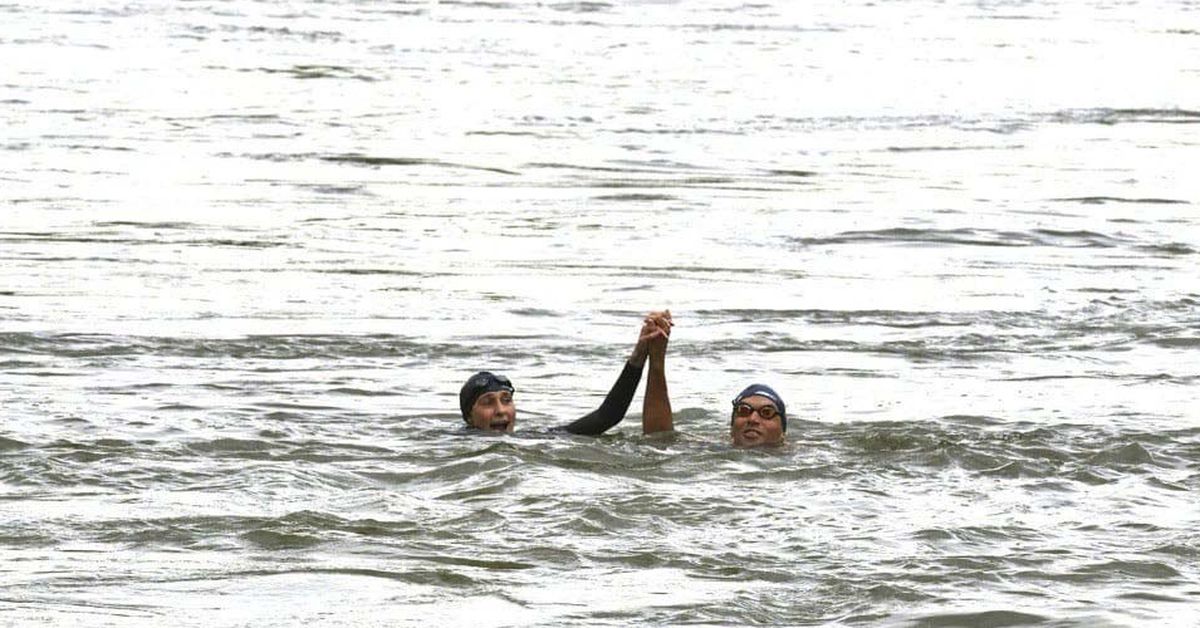 French sports minister takes a dip in the Seine ahead of Paris Olympics