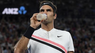 Melbourne sizzles ahead of AO men's final as Adelaide hits 40C