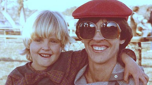 Angie da bambina con sua madre Helen.