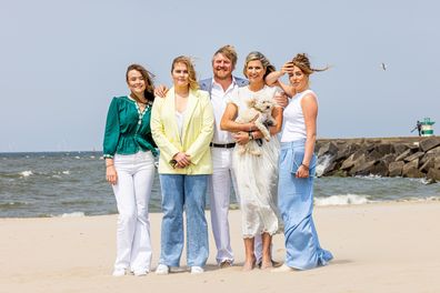 THE HAGUE, NETHERLANDS - JUNE 30: King Willem-Alexander of The Netherlands, Queen Maxima of The Netherlands, Princess Amalia of The Netherlands, Princess Alexia of The Netherlands and Princess Ariane of The Netherlands attends the Dutch Royal Family Summer Photocall at Zuiderstrand on June 30, 2023 in The Hague, Netherlands. (Photo by Patrick van Katwijk/Getty Images)  *** Local Caption *** Queen Maxima ; King Willem-Alexander ; Princess Amalia ; Princess Alexia ; Princess Ariane