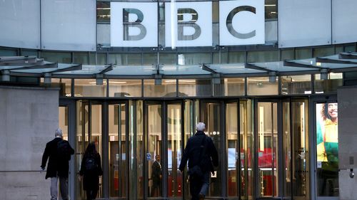 O presidente da BBC pediu desculpas na segunda-feira pelo que chamou de 