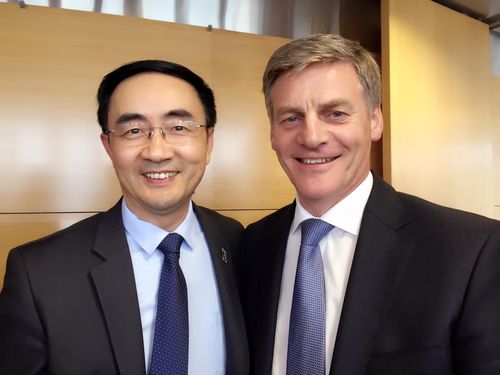 Jian Yang with New Zealand Prime Minister Bill English. (Facebook)