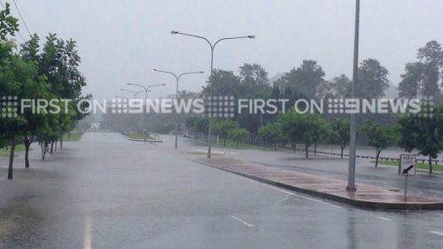 Somerset Drive in Mudgeeraba has been closed due to flooding. (9NEWS)