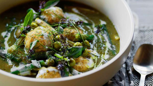 Green curry with fish dumplings