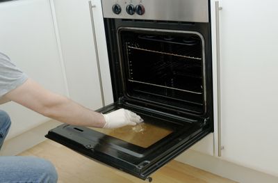 Foolproof and chemical free oven cleaning hack