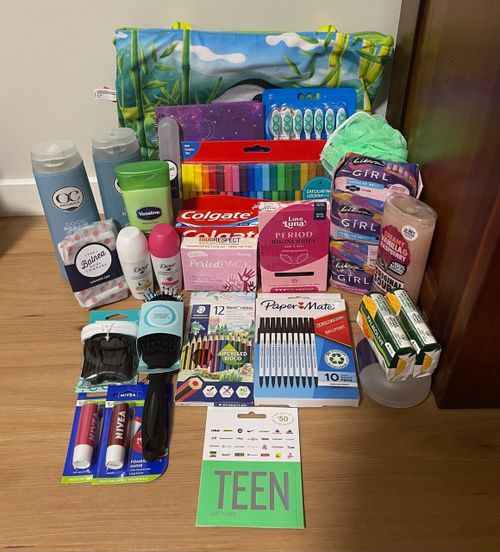 An example of an It's in the Bag donation for a teen. (Picture: Facebook/ Share the Dignity.)