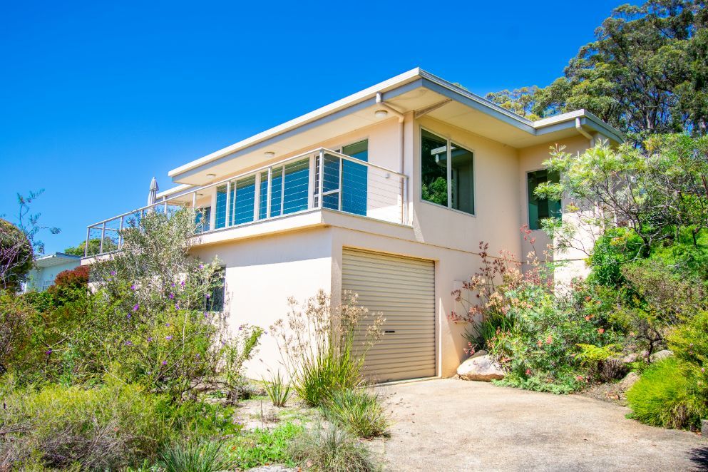 Coastal Victoria pad offers uninterrupted water views – and 'bonus' underground bunker