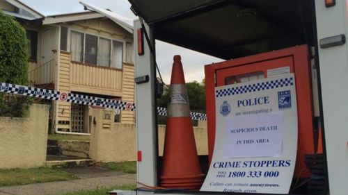 Police have cordoned off  the home. (9NEWS/Sean Power)