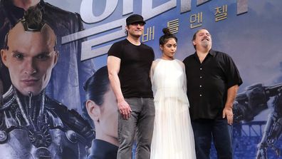 FILE - From left, director Robert Rodriguez, actress Rosa Salazar and producer Jon Landau pose during a press conference to promote their new film "Alita: Battle Angel" in Seoul, South Korea, Jan. 24, 2019. Landau, an Oscar-winning producer who worked closely with director James Cameron on Titanic" and the Avatar series, has died, announced in a statement Saturday, July 6, 2024. (AP Photo/Ahn Young-joon, File)