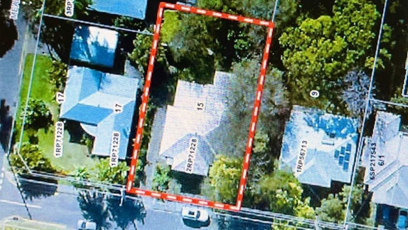 Agents admit rundown $950,000 Brisbane home 'is not worth renovating'
