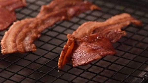 How to make crisp bacon