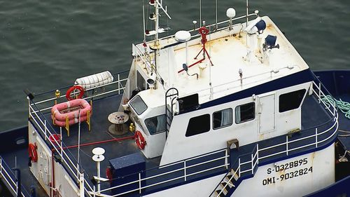 La Border Force sta fornendo all'equipaggio cibo e acqua.